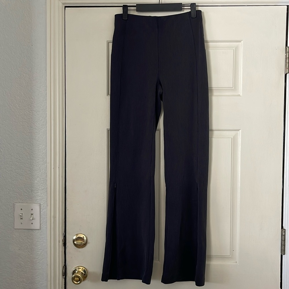 Lululemon Brushed Softstream Ribbed Zip Flared Pant. Black. Gray Size 8